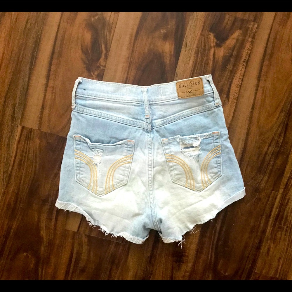 Hollister High Waist Distressed Shorts 0/24